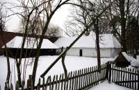 Skansen przy muzeum. Fot. Piotr Przyłuski