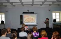 Wykład Aldony Plucińskiej (MAiE w Łodzi) "Piekarnicze produkty regionalne. Między tradycją a współczesnością" w Muzeum w Łowiczu w dniu 11 maja 2012.