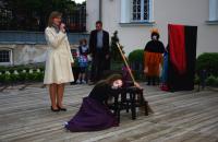 Spektakl "Kopciuszek" w wykonaniu amatorskiej grupy teatralnej "Alebabki"